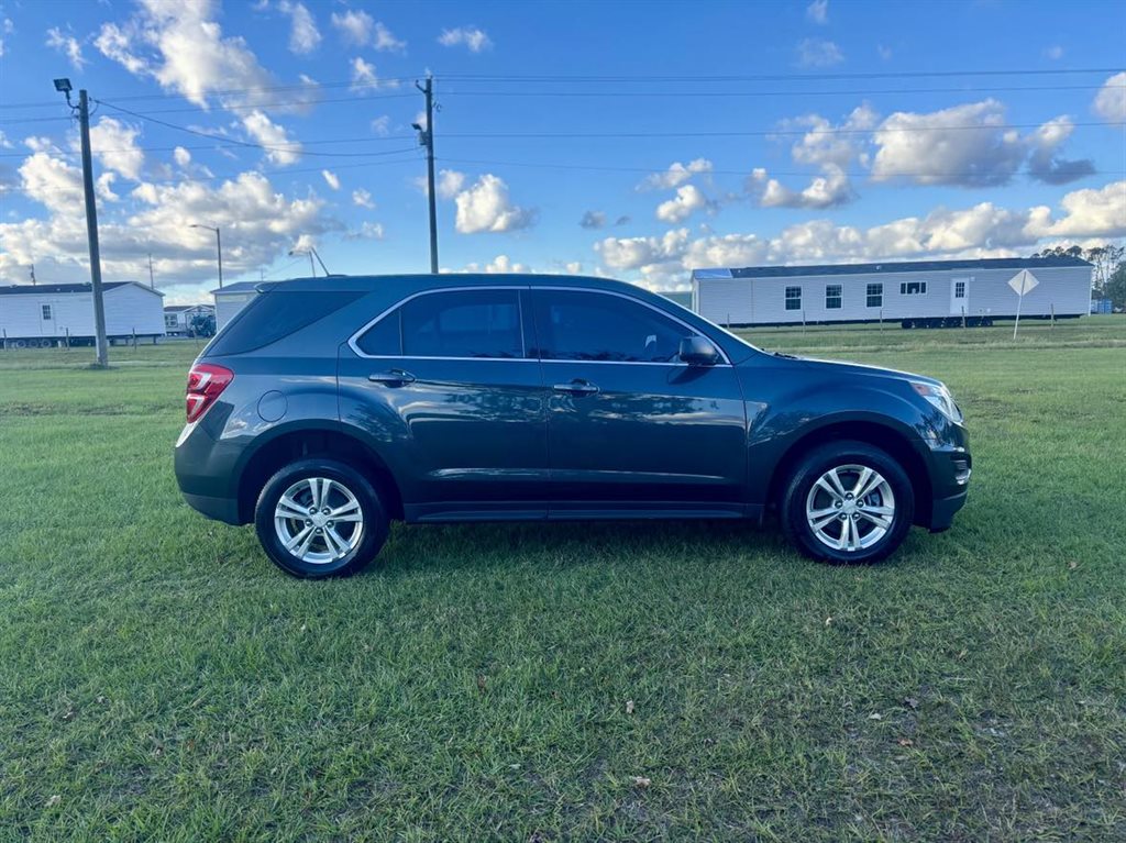 2017 Chevrolet Equinox LS photo 3