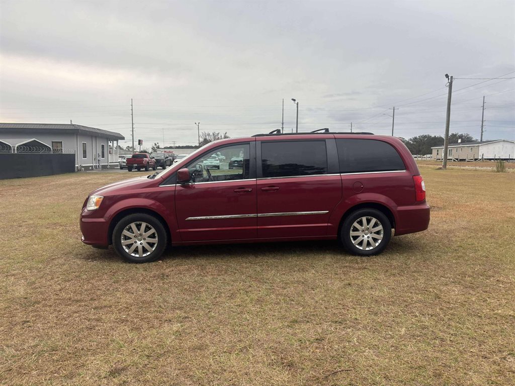 Chrysler Town & Country's photo