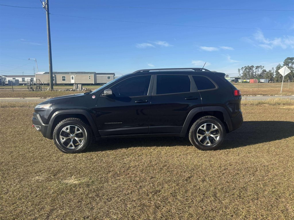 Jeep Cherokee's photo