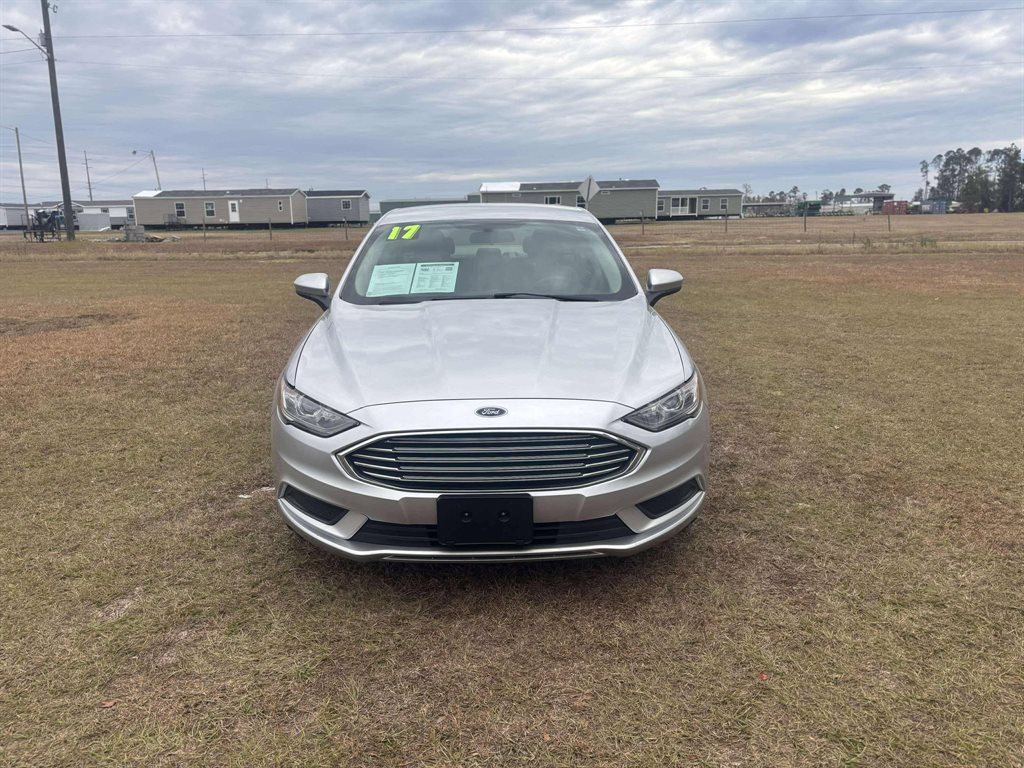 2017 Ford Fusion SE photo 2