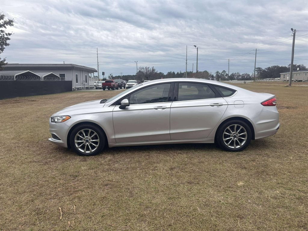 Ford Fusion's photo