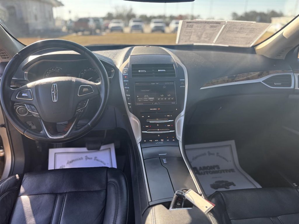 2016 Lincoln MKZ Base photo 5