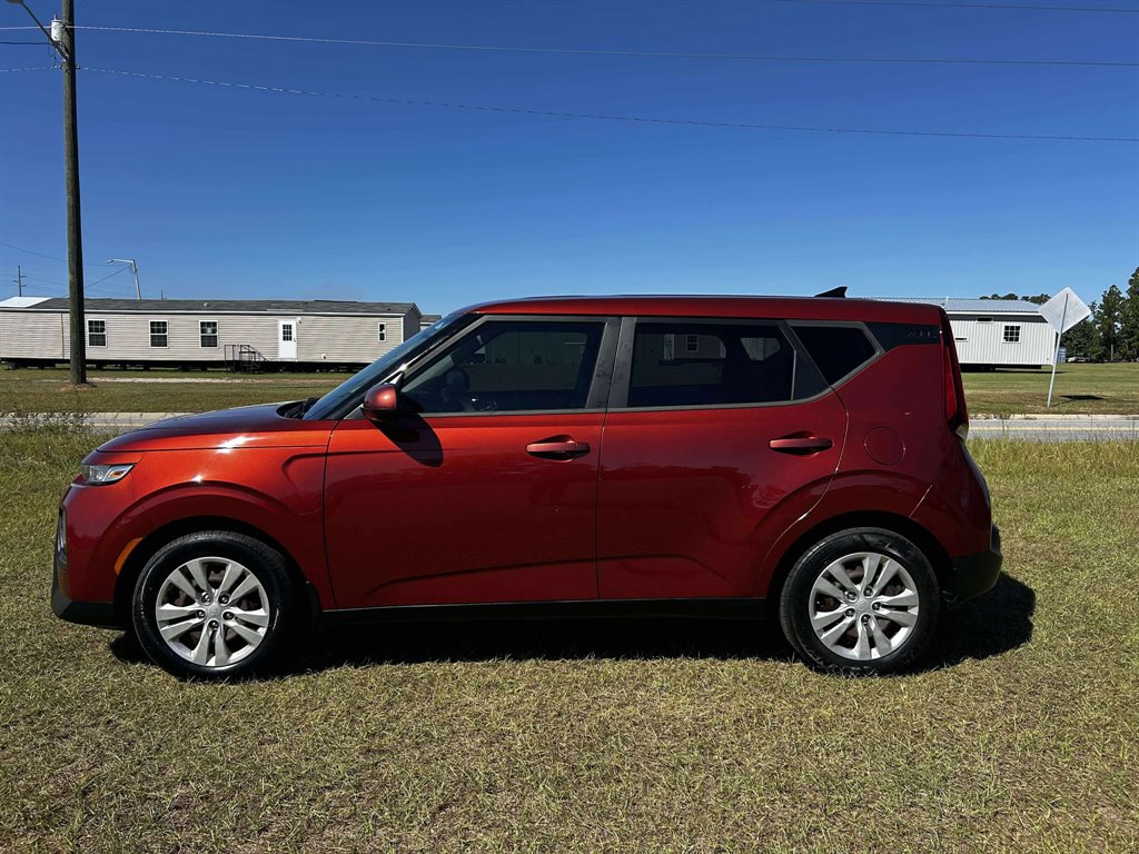 2021 Kia Soul LX's photo