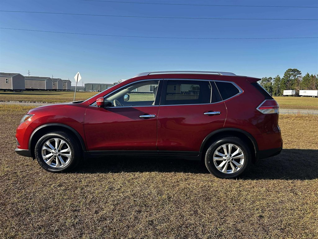 2015 Nissan Rogue SV's photo