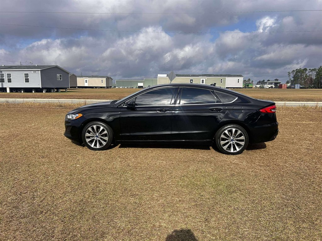 2020 Ford Fusion SE's photo