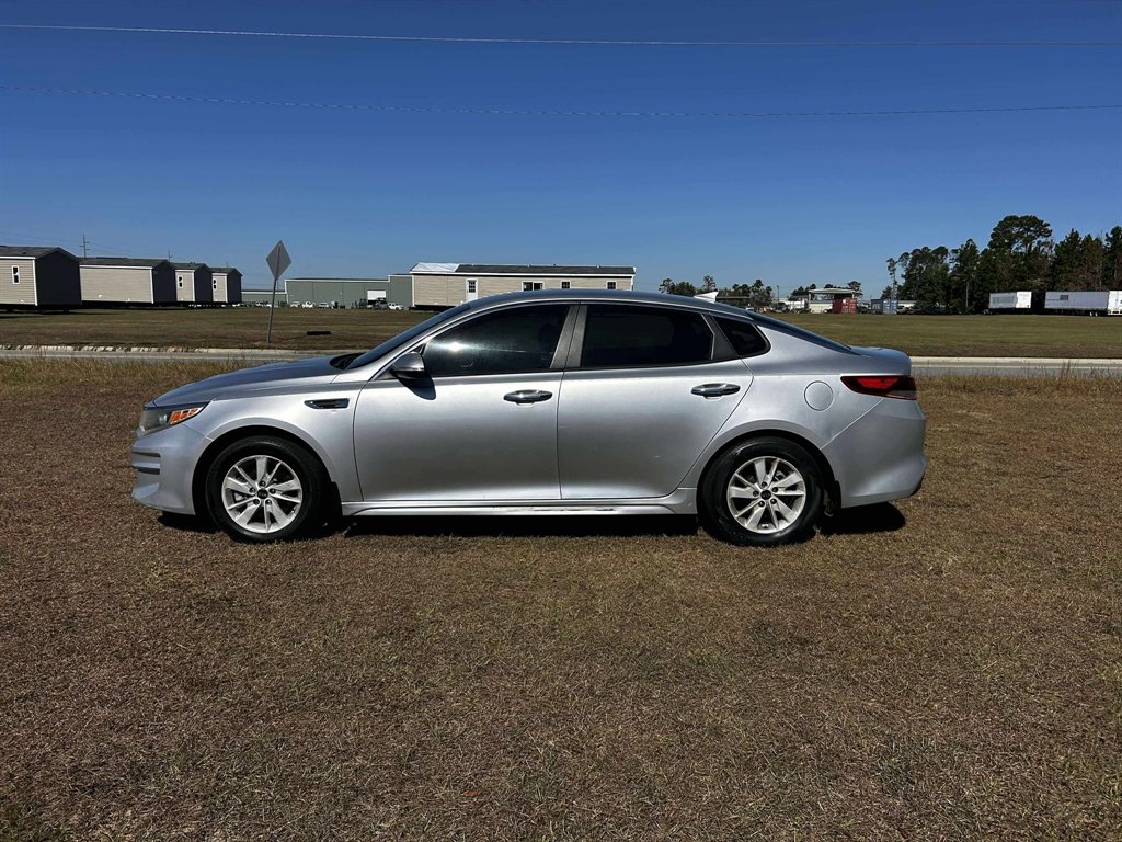 2018 Kia Optima LX's photo