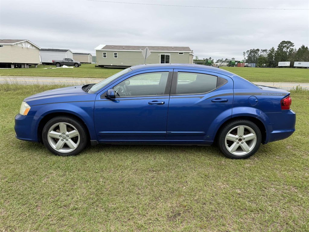 2013 Dodge Avenger SXT's photo